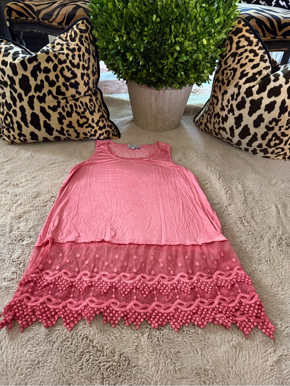 Emma G Women’s Large Coral Sleeveless Lace Hem shirt extender LIKE NEW